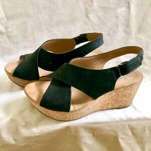 Clarks wedge black sandal size 6 1/2 W